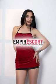 vestidito rojo cabello negro y culito parado que pide gritos que estrenes