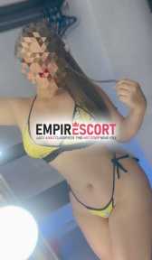 hermosa rubia lista para complacerte