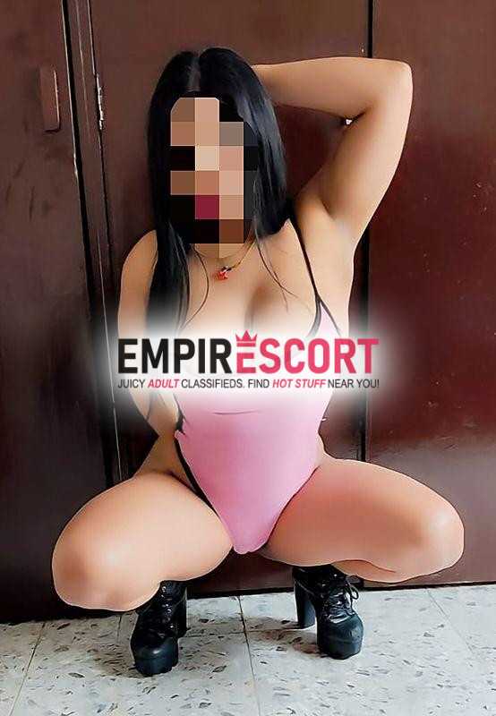 exÓtica morena estrecha arrecha y muy complaciente