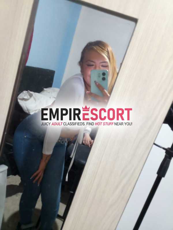 soy chica joven extroovertida y cuerpo perfecto