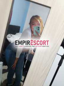 soy chica joven extroovertida y cuerpo perfecto