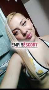 soy chica joven extroovertida y cuerpo perfecto