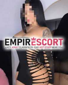 divina mujer tatuada experta en satisfacción total