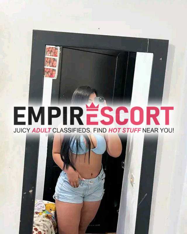 una chica extrovertida totalmente divertida