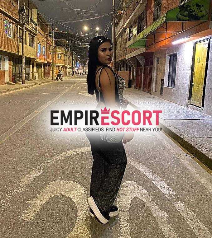 pelinegra bajita y nalgona