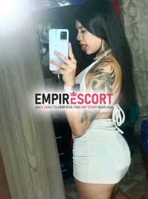 jovencita tatuada grandes curvas y adicta al sexo