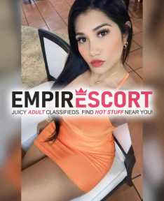 jovencita disponible para videollamadas 247 disfruta de momento de placer.