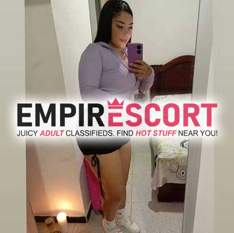 linda universitaria complaciente joven estrechita dispuesta complacer tus fantasías sexuales