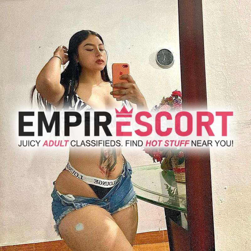 chica extrovertida muy complaciente