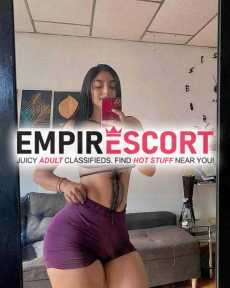 chica extrovertida muy complaciente