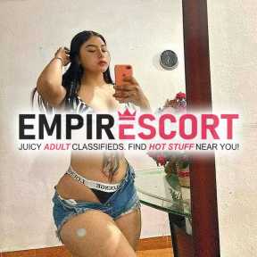 chica extrovertida muy complaciente