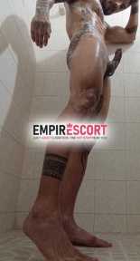 richard es latino tatuado