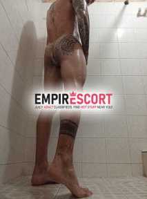 richard es latino tatuado