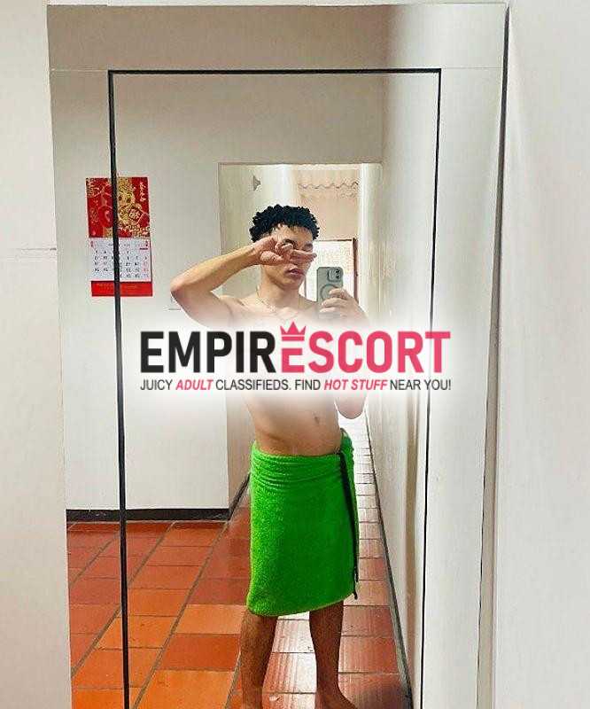 chico sexy dotado culon flaquito para ti 😁😋