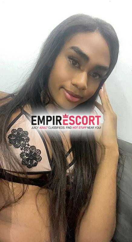 hermosa morena nueva en ciudad