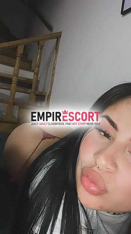pelinegra bajita y nalgona