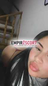 pelinegra bajita y nalgona