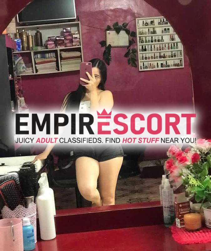 sexy jovencita universitaria demasiado extrovertida
