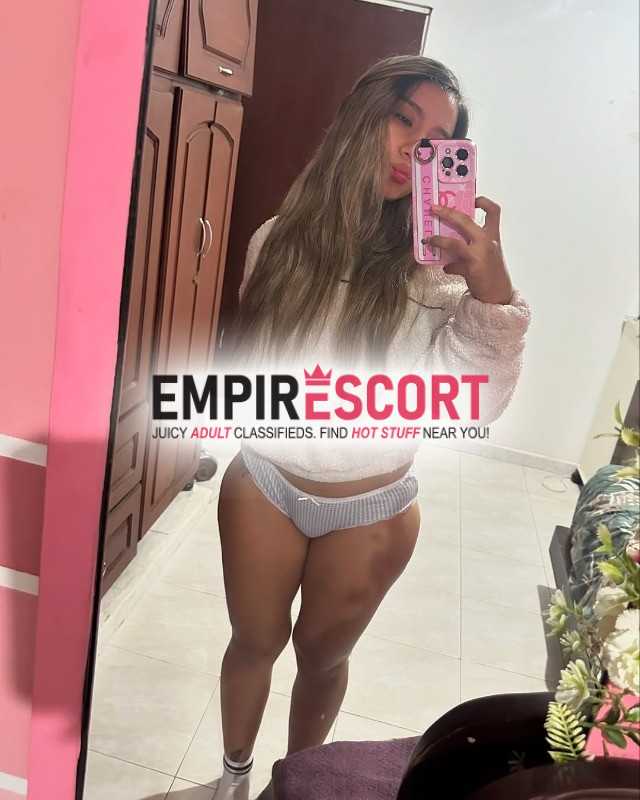 flaquita hermoso rostro angelical lista para complacerme