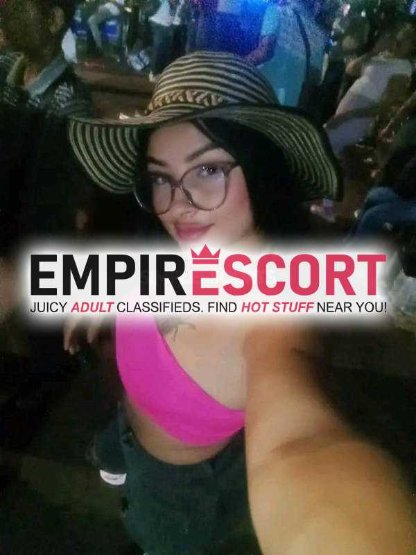 dulce encantadora chica dispuesta complacerte bien rico en que tengas planeado para pasar noche llena de sexo