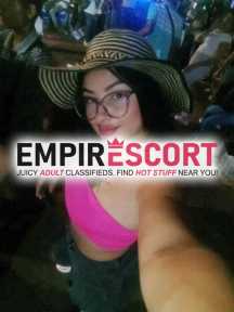 dulce encantadora chica dispuesta complacerte bien rico en que tengas planeado para pasar noche llena de sexo