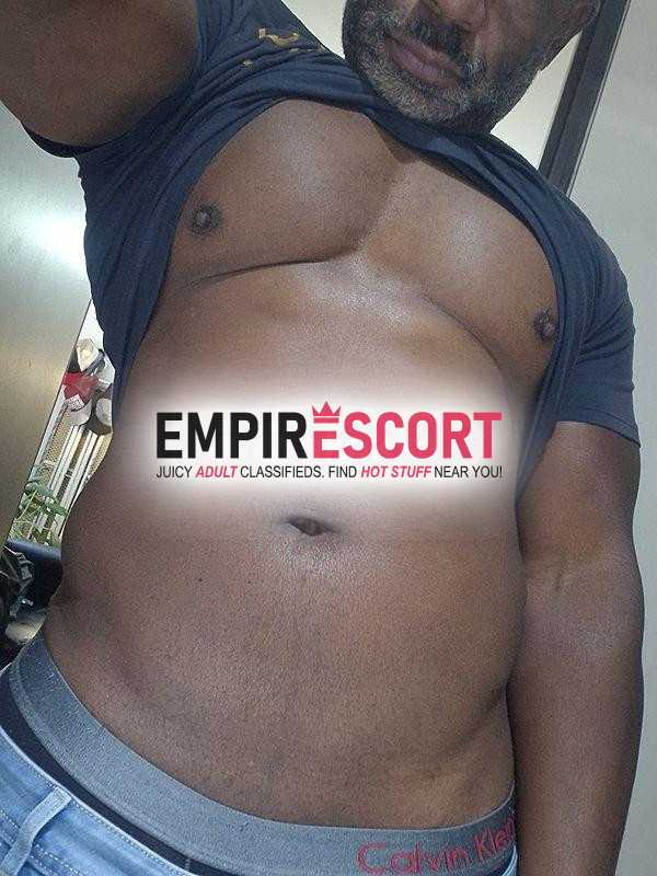 hombre complaciente amantes de los culos y las gargantas