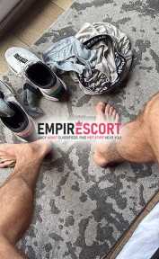 me quieres oler los pies me los quieres chupar quieres que te mee que te dominÉ que te ahorque que te escupa que te trate como perra y t