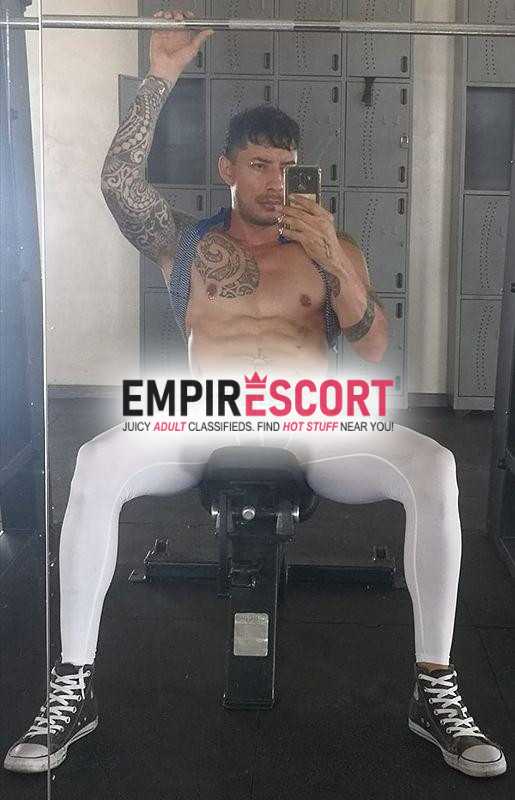 camilo es latino tatuado