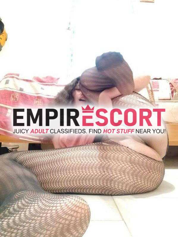 mujer discreta carismatica encantadora dispuesta sacarte de monotonia