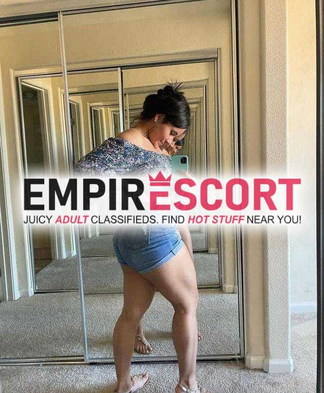 soy chica muy sexi y bonita. nalgas grandes y muy estrechita. senos paráditos. sexo oral garganta profunda