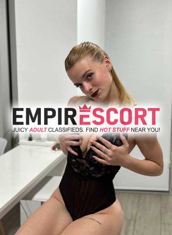 deliciosa y atractiva rubia totalmente erótica y activa