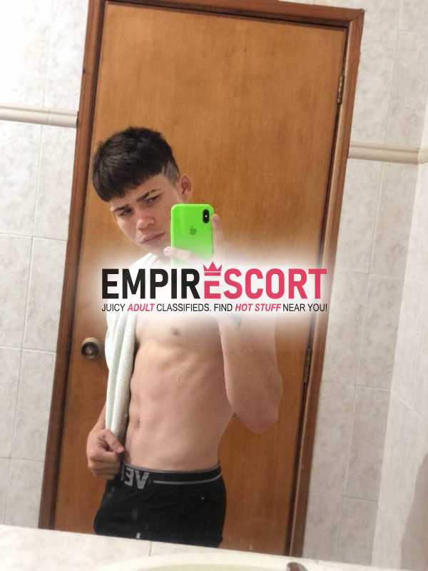 blanquito tatuado bien rico y buen paquete🍆
