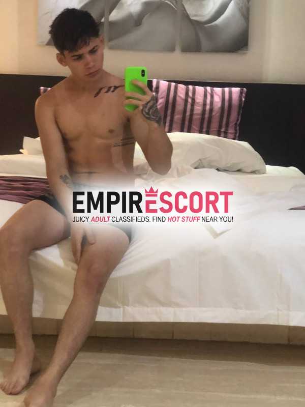 blanquito tatuado bien rico y buen paquete🍆