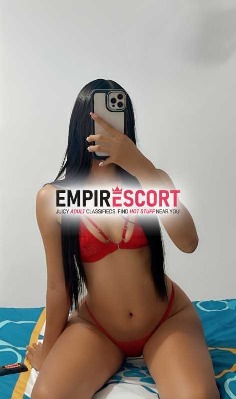 rica flaca pelinegrajovencita cuerpo de modelo natural descomplicada