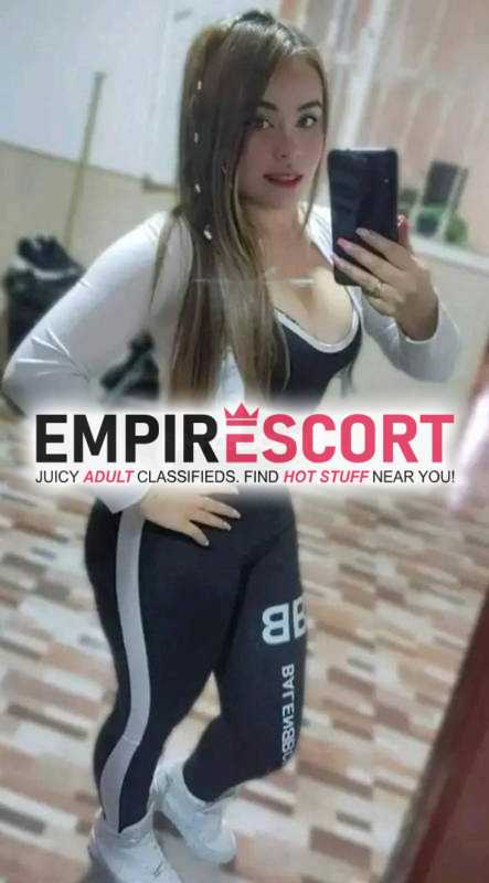 rubia independiente jugosa dispuesta todo