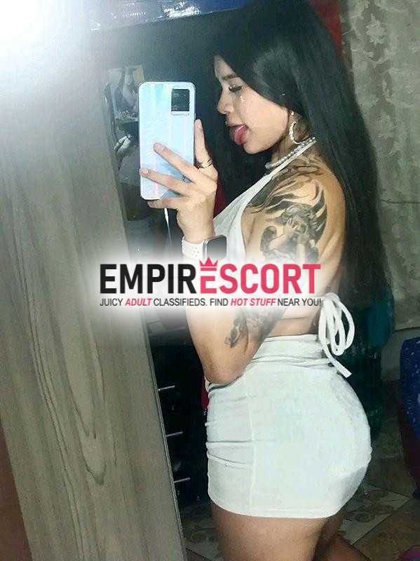 jovencita tatuada grandes curvas y adicta al sexo