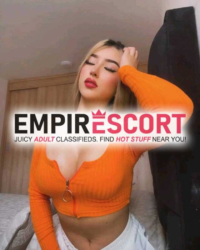 hermosa rubia dispuesta cumplir tus fantasías