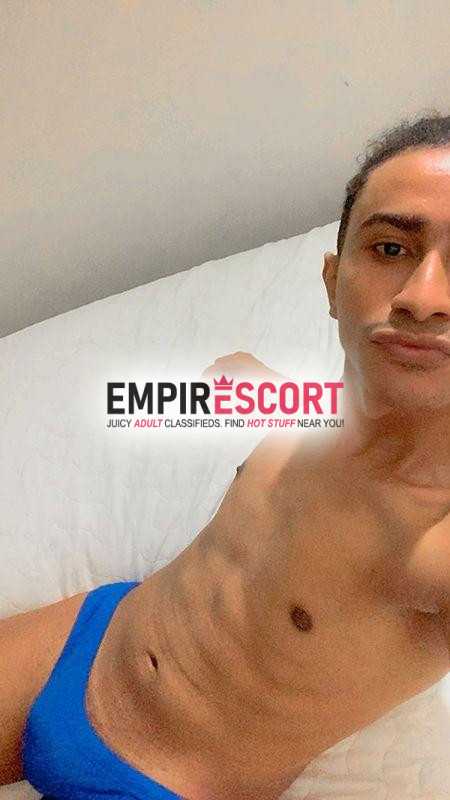 chico versátil disponible 247