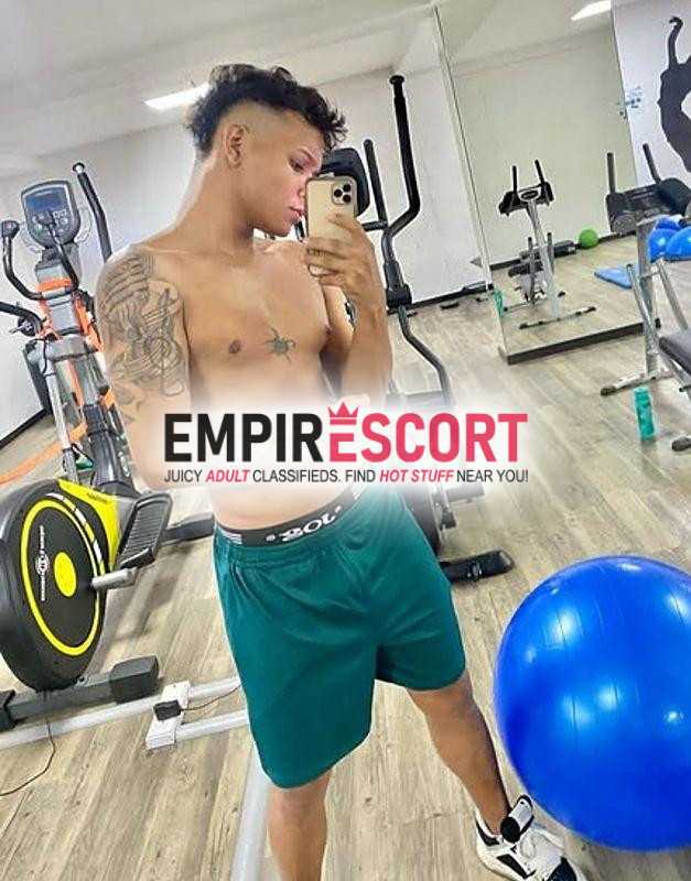 pollo versatil disponible sitio privado. arrecho