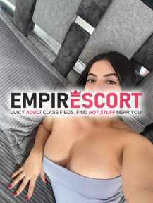 hermosa modelo dispuesta todo y curvas reales