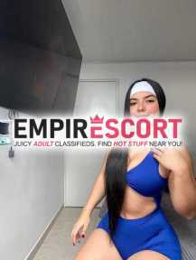 hermosa modelo dispuesta todo y curvas reales
