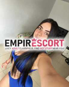 hermosa modelo dispuesta todo y curvas reales