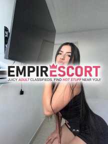 hermosa modelo dispuesta todo y curvas reales