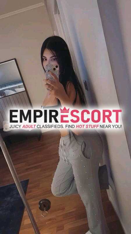 sexy jovencita demasiado golosa y muy sumisa