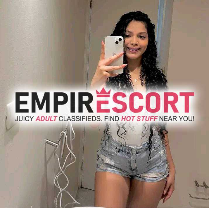 soy linda chica universitaria me gusta complacer mis clientes y me gusta el sexo al full