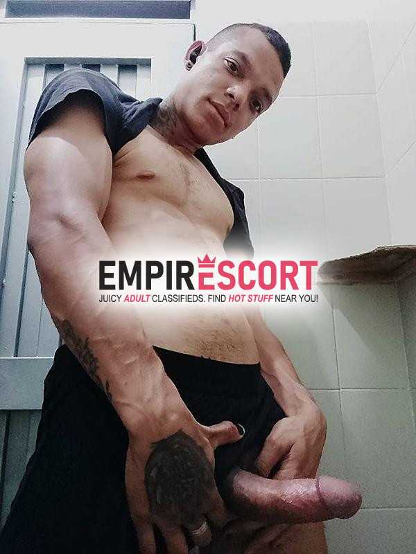 macho caliente dispuesto complacerte sus 20 cm pervertido juguetón.😏