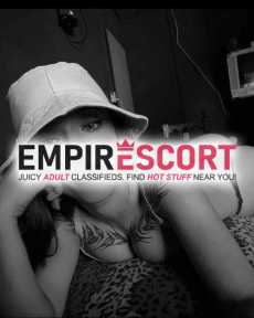 soy chica joven sumisa dispuesta complacerte en cama
