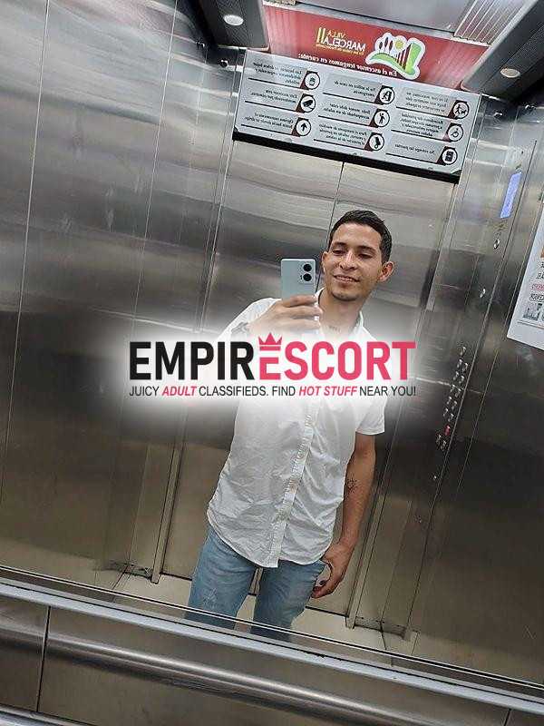 hombre nuevo en ciudad. complaciente