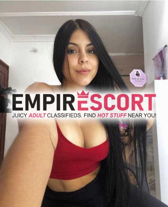 joven y linda dama de compañía dispuesta cumplir tus deseos