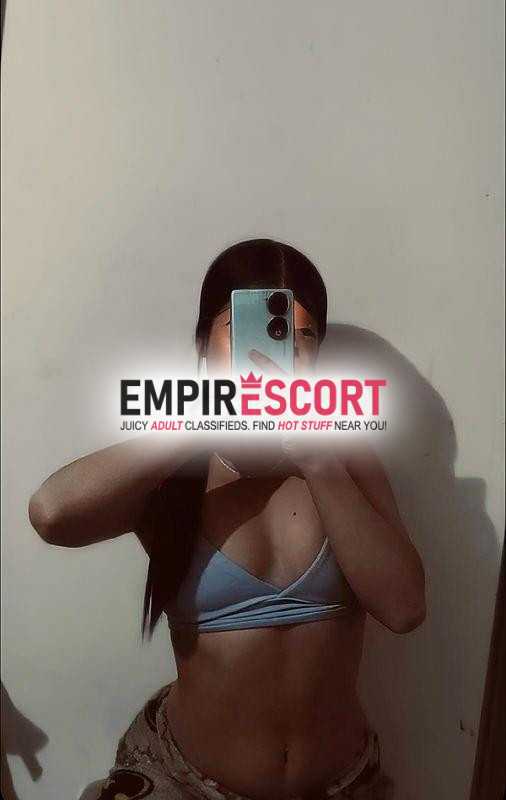 soy chica universitaria profesional de 19 años que ha llegado este mundo disfrutar y complacer y disfrutar de mis servicios contigo